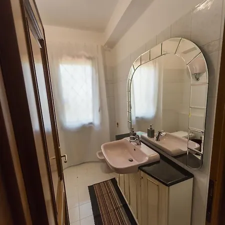 32 Guest house *