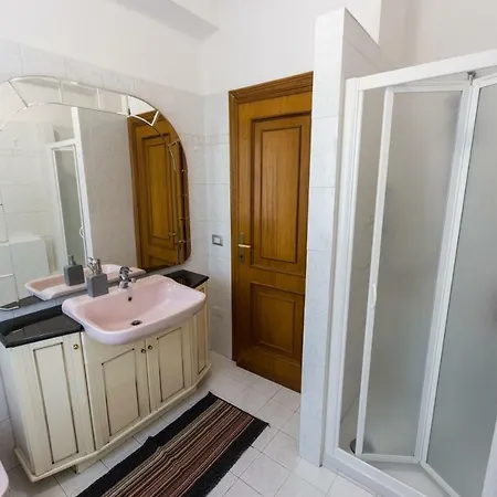 32 Guest house